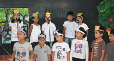 Book-Parade-by-Grade-5